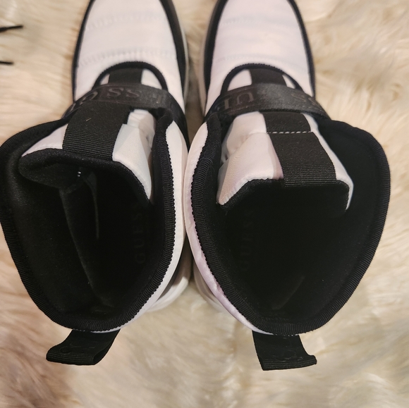 White and Black Guess factory boots. Size 8.5 - Picture 6 of 6